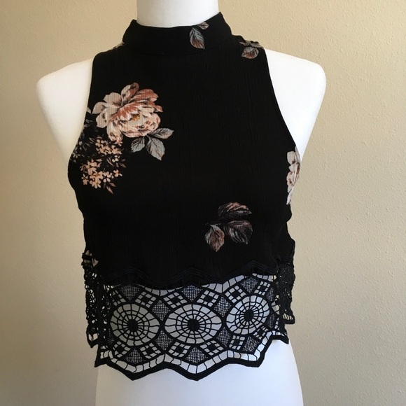 Kendall & Kylie Tops - Cropped Floral Kendall & Kylie Lace Trim Top